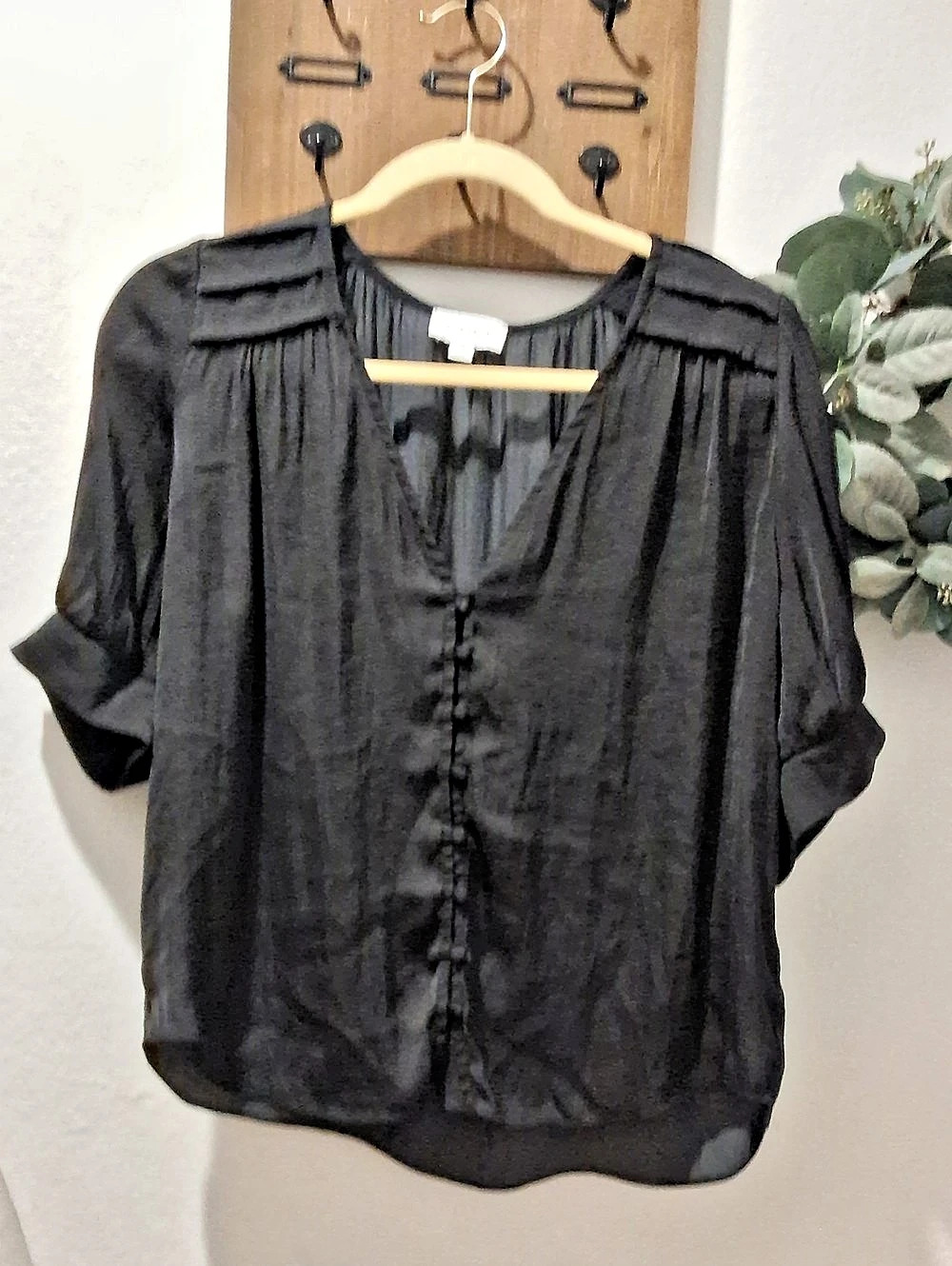 EVEREVE Black Blouse Size Medium Like New